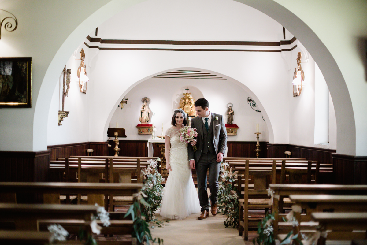 wedding_couple_church